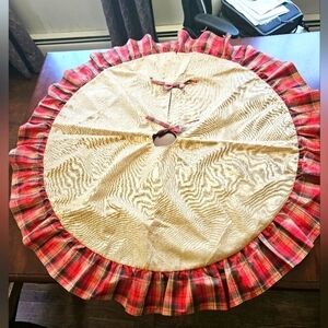 Tree skirt